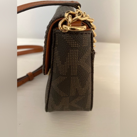 Small Michael Kors Logo Bag - Picture 2 of 6